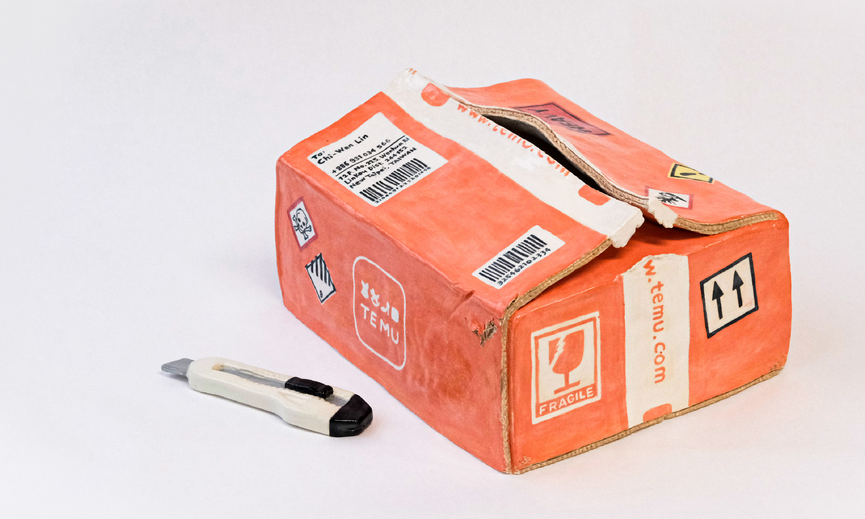 Unboxing, a creative ceramic works by Mu-Se Kuo